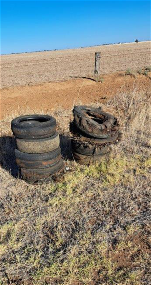 Dumped tyres on outskirts of Horsham North (web).png